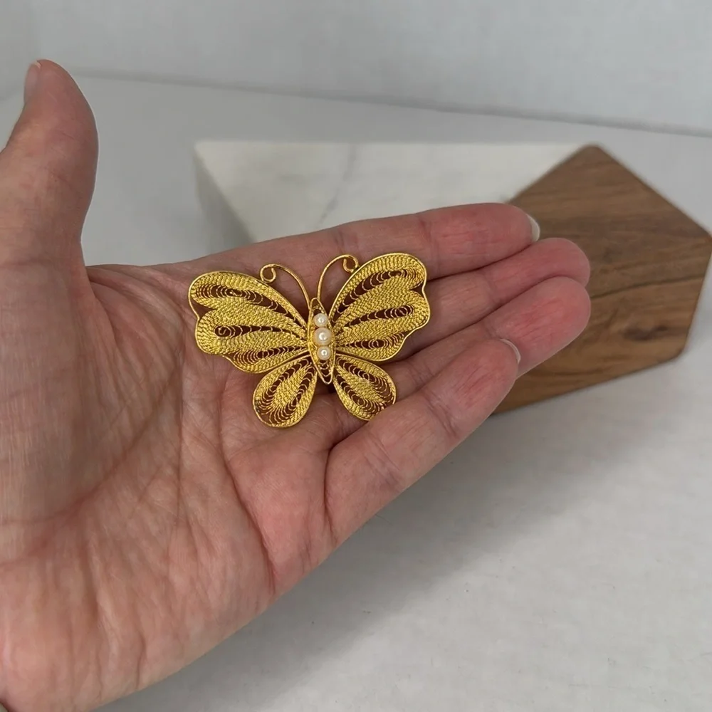 Vintage 1940s Gold Butterfly with Pearl Detailing Brooch Lot B11